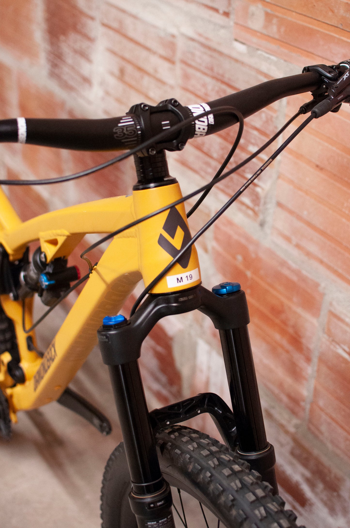 Diamondback Release 3 Full Suspension Mountain Bike, MD, Mustard