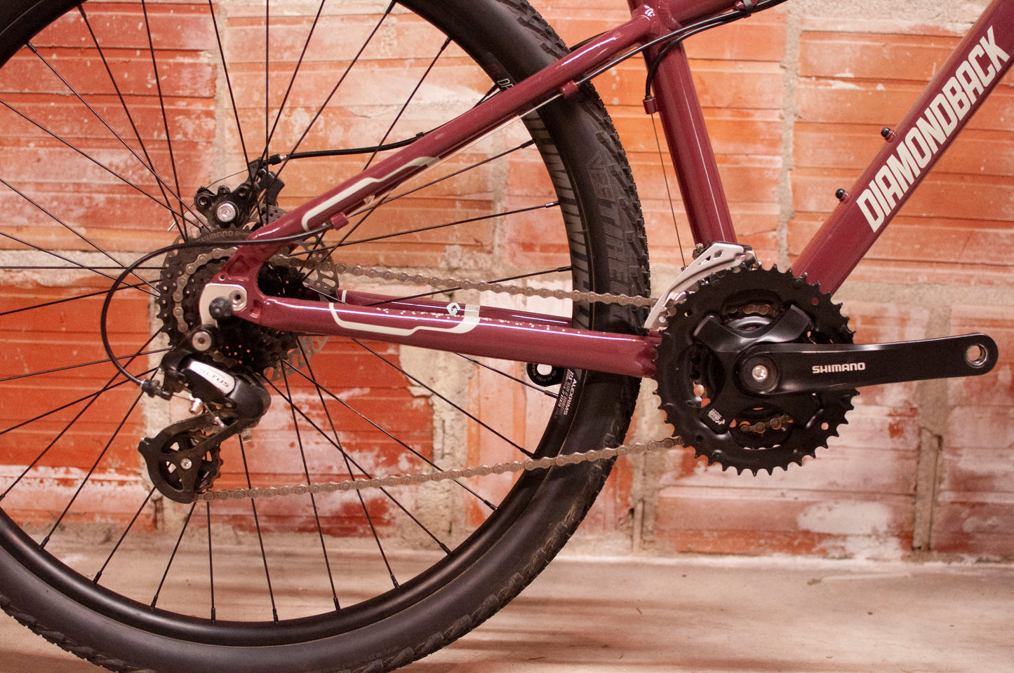 Diamondback Lux 1 Aluminum Women's Crosscountry/Hardtail Mountain Bike, Maroon, M