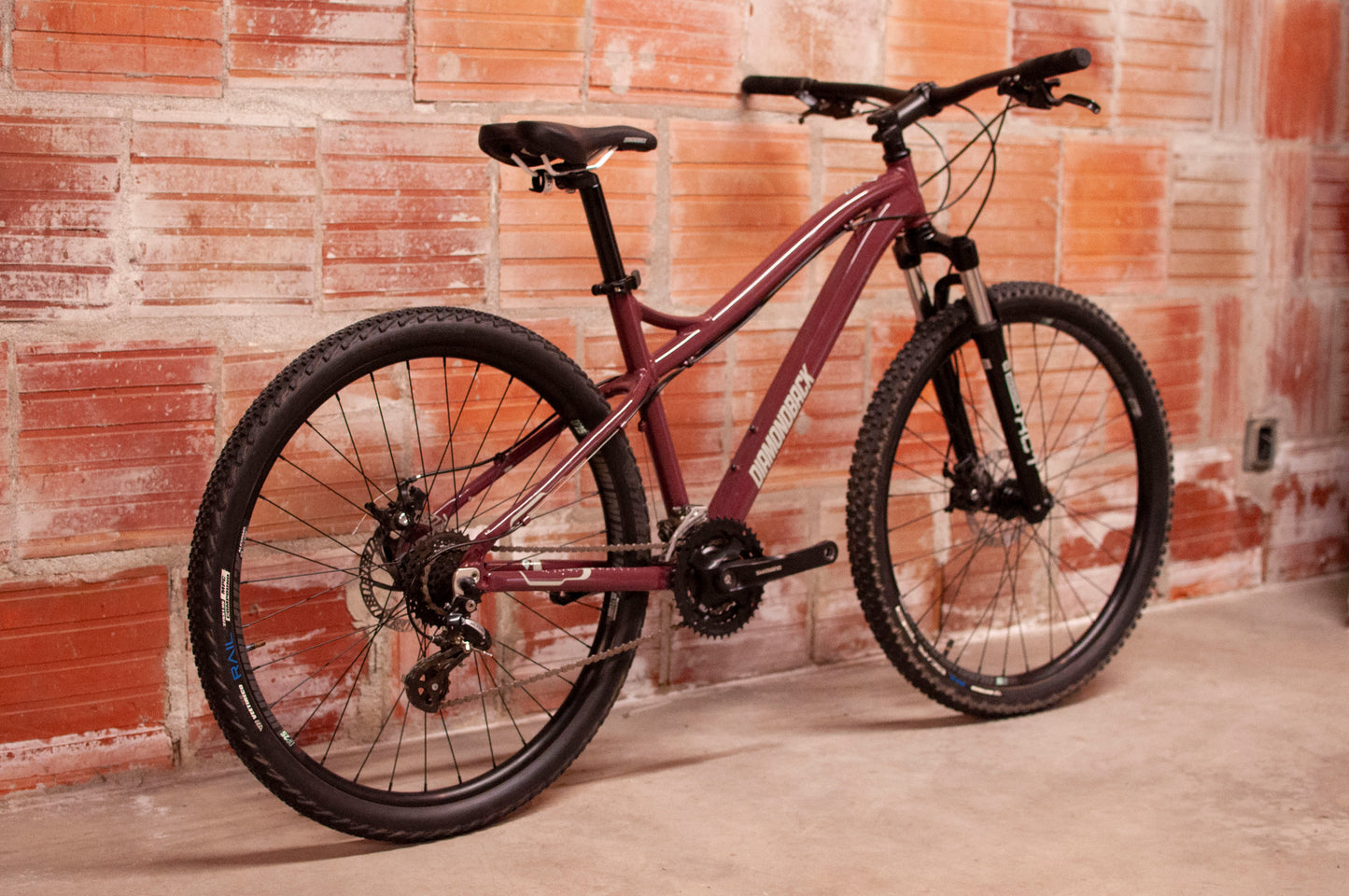 Diamondback Lux 1 Aluminum Women's Crosscountry/Hardtail Mountain Bike, Maroon, M