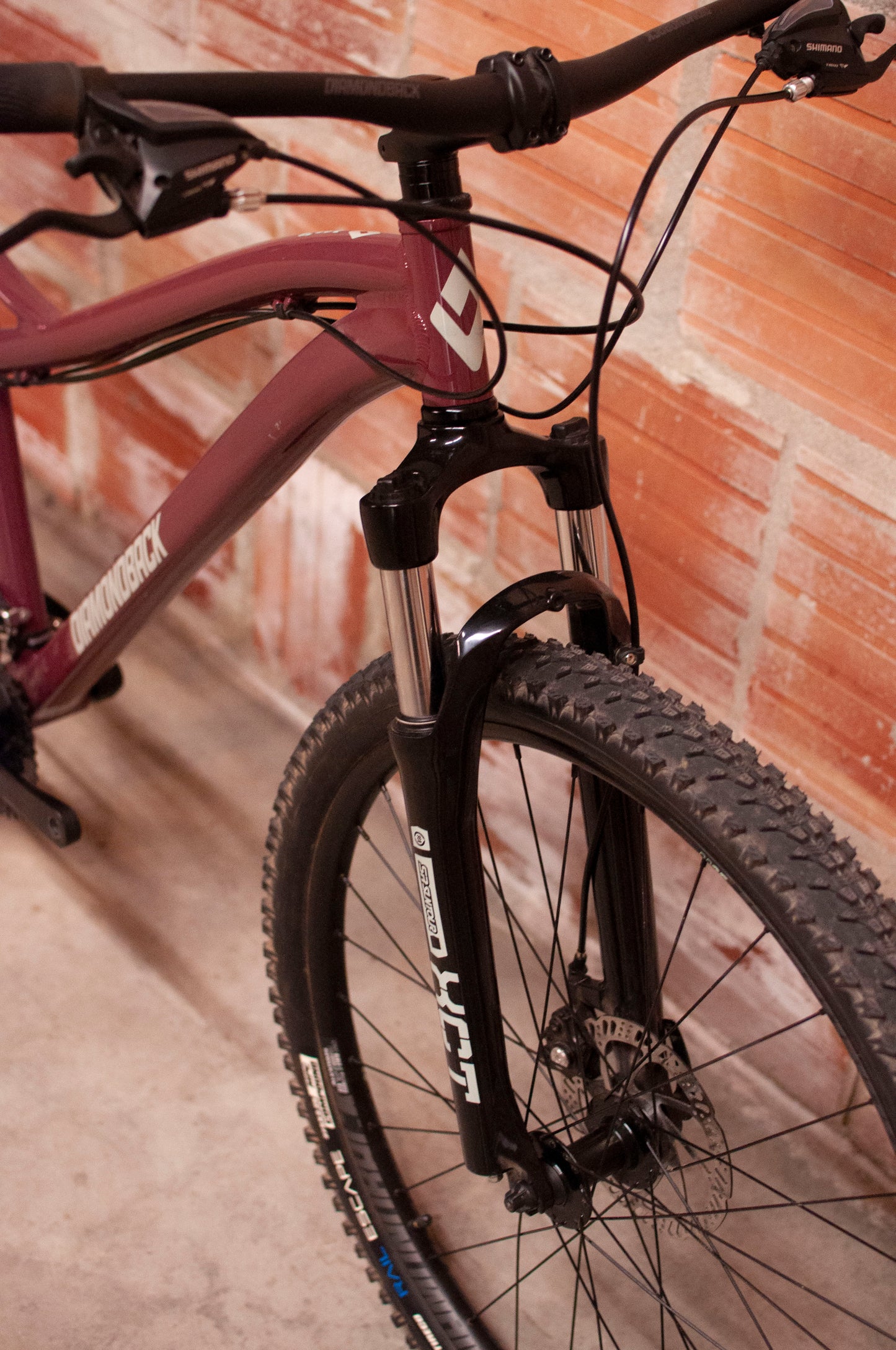 Diamondback Lux 1 Aluminum Women's Crosscountry/Hardtail Mountain Bike, Maroon, M