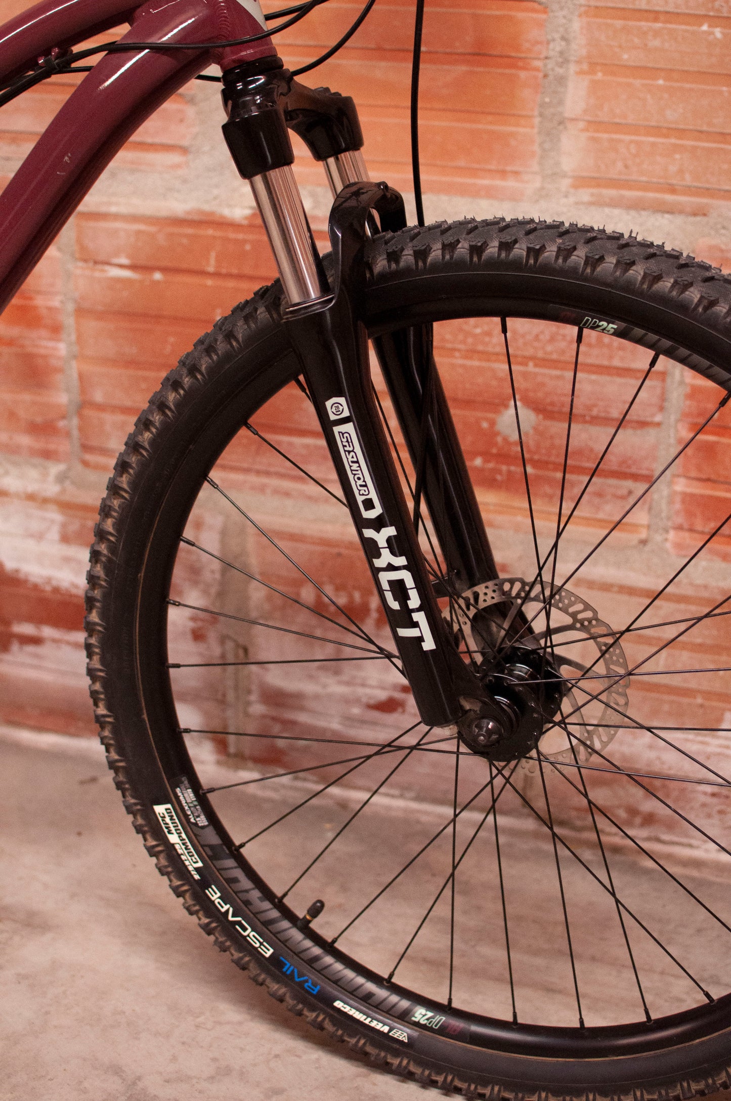 Diamondback Lux 1 Aluminum Women's Crosscountry/Hardtail Mountain Bike, Maroon, M
