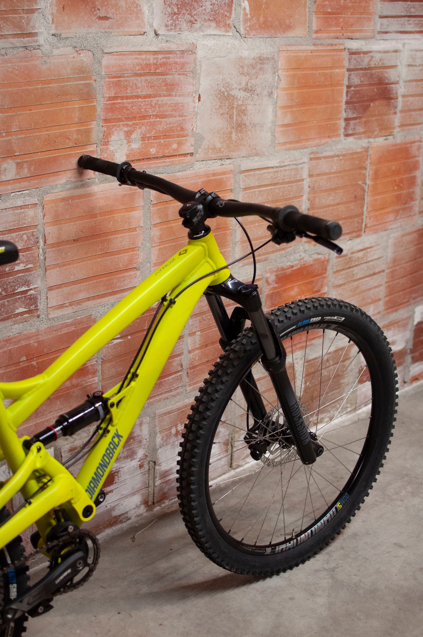 Diamondback Atroz 3 Full Suspension Mountain Bike, MD/44cm, Yellow