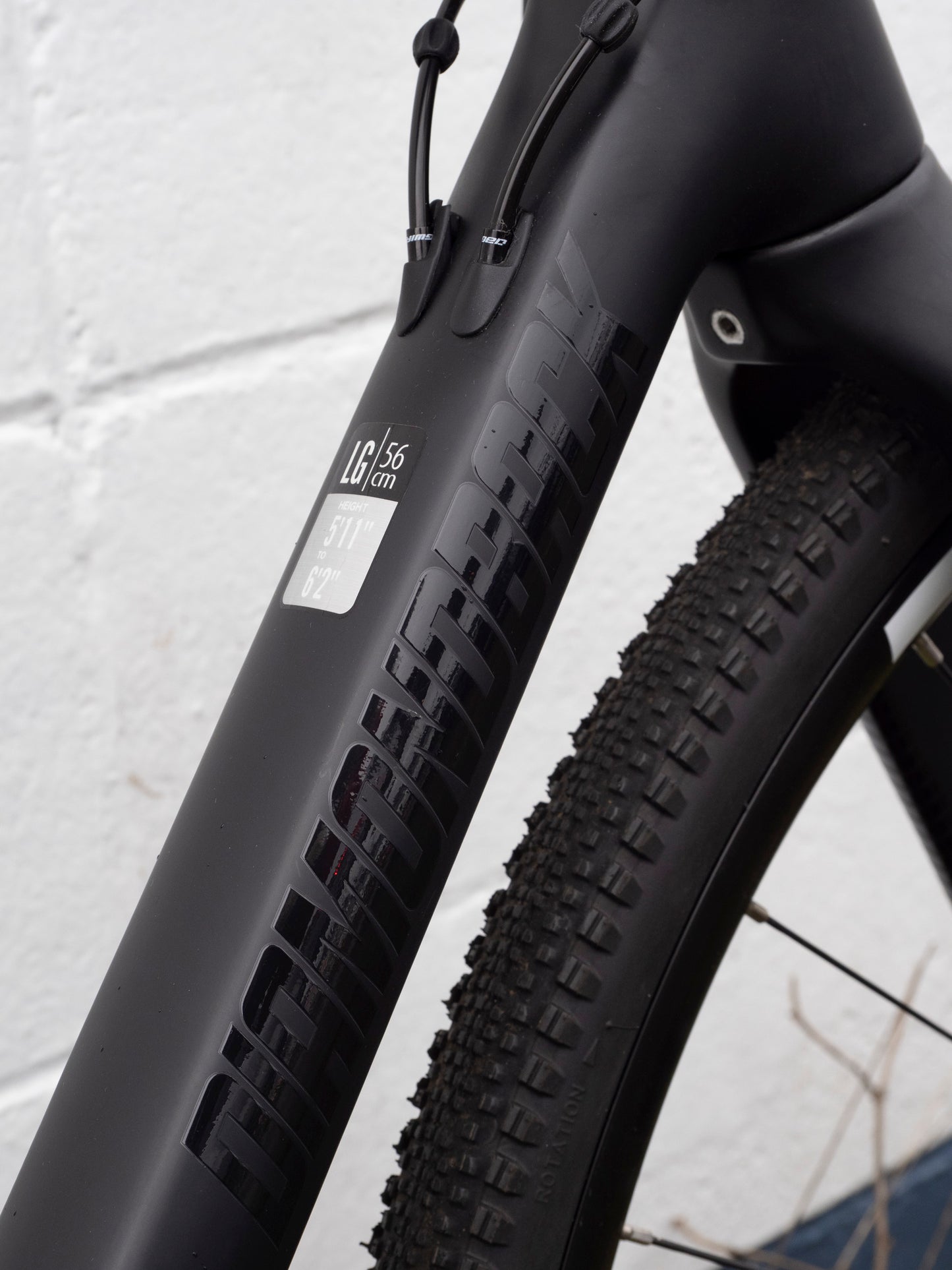2019 Diamondback Haanjo 7C Carbon Fiber Gravel Bike, Matte Black, Large/56cm (unused display bike)