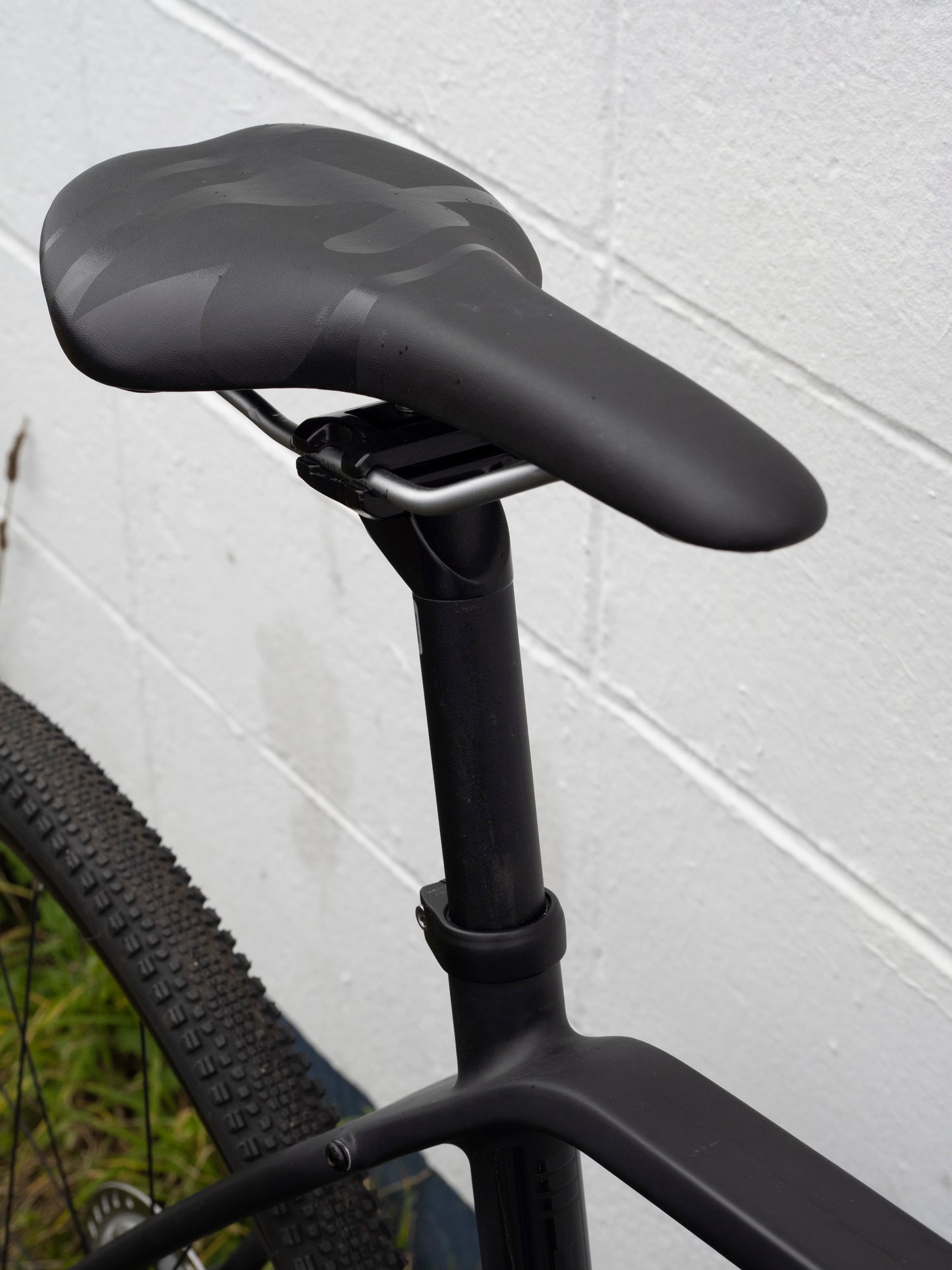 2019 Diamondback Haanjo 7C Carbon Fiber Gravel Bike, Matte Black, Large/56cm (unused display bike)