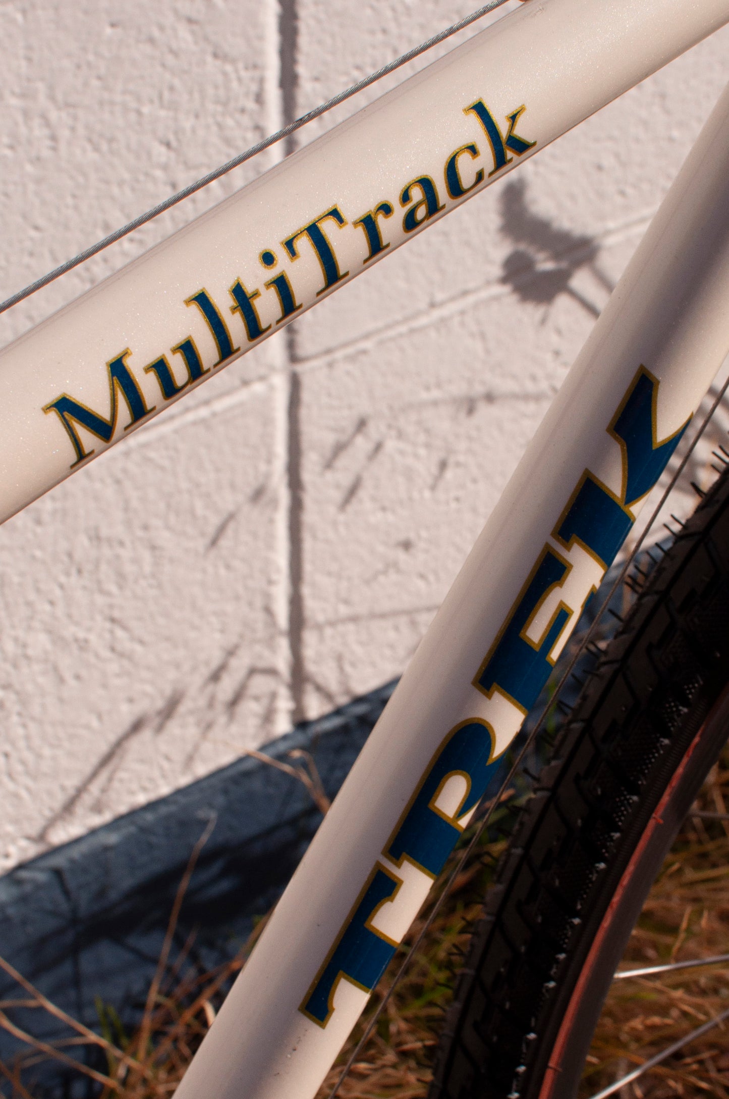 90s Trek 730 Multitrack Steel Hybrid bike, Pearl White & Navy Blue, 39cm/XS