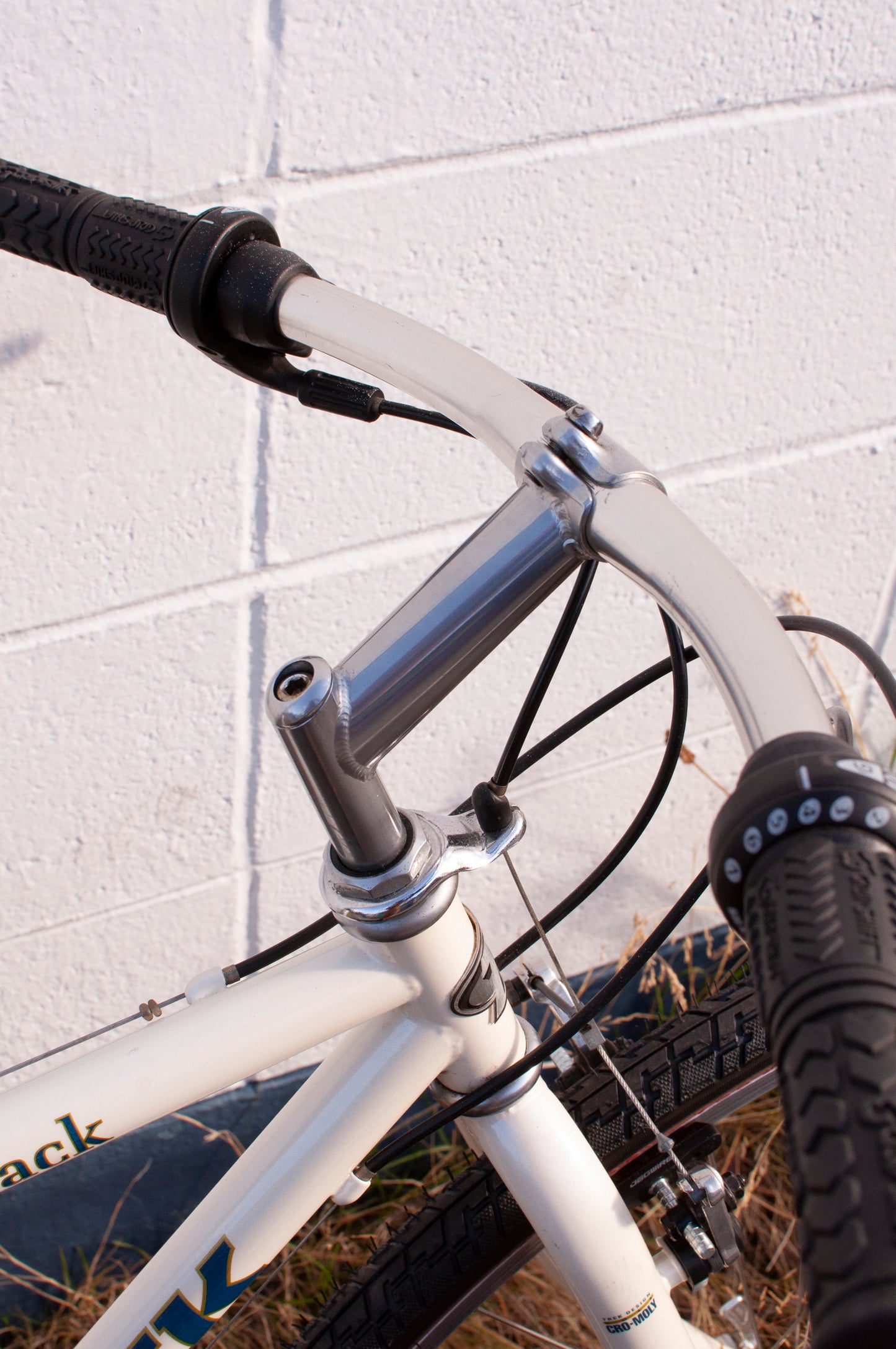 90s Trek 730 Multitrack Steel Hybrid bike, Pearl White & Navy Blue, 39cm/XS