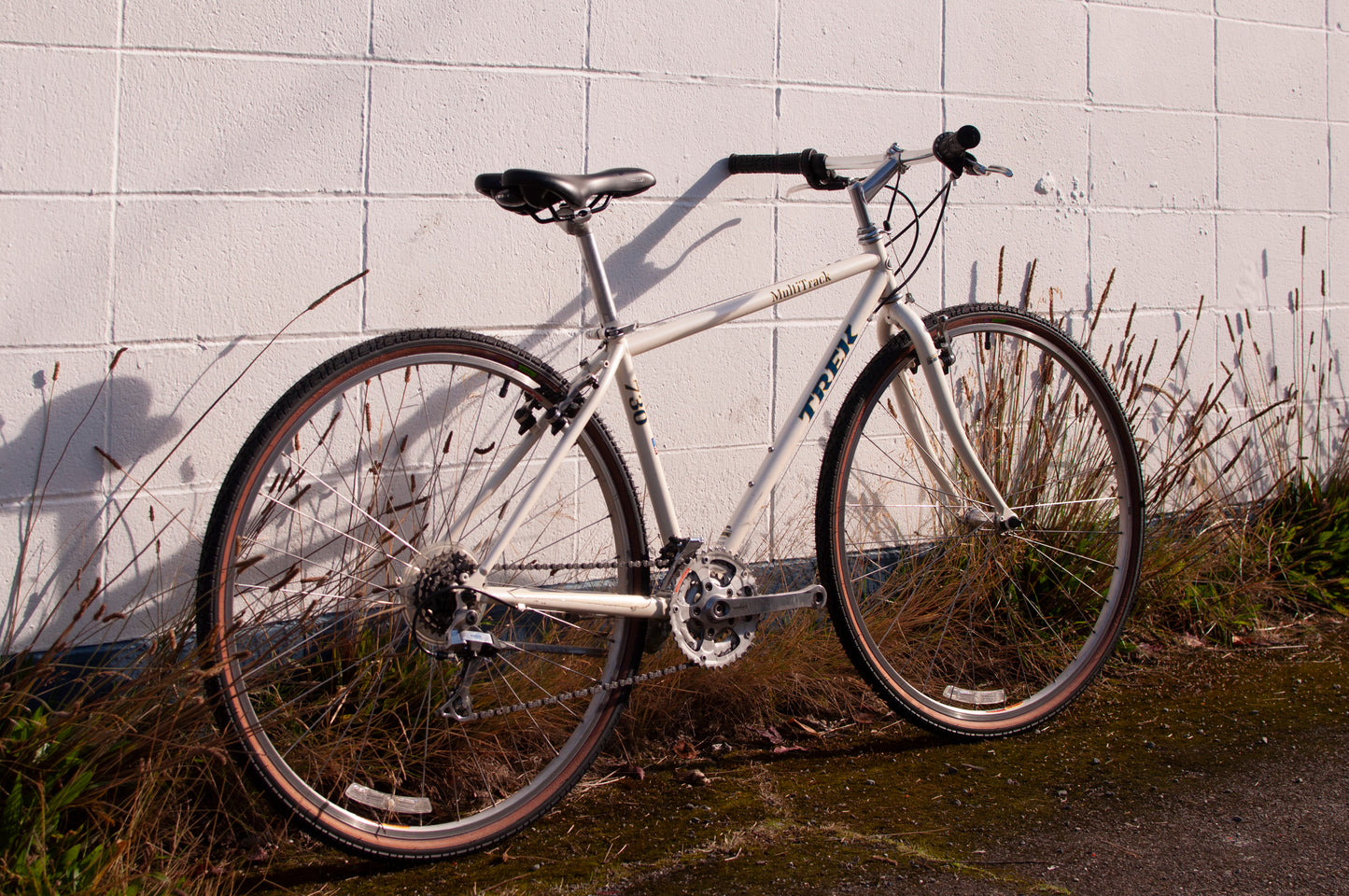 90s Trek 730 Multitrack Steel Hybrid bike, Pearl White & Navy Blue, 39cm/XS