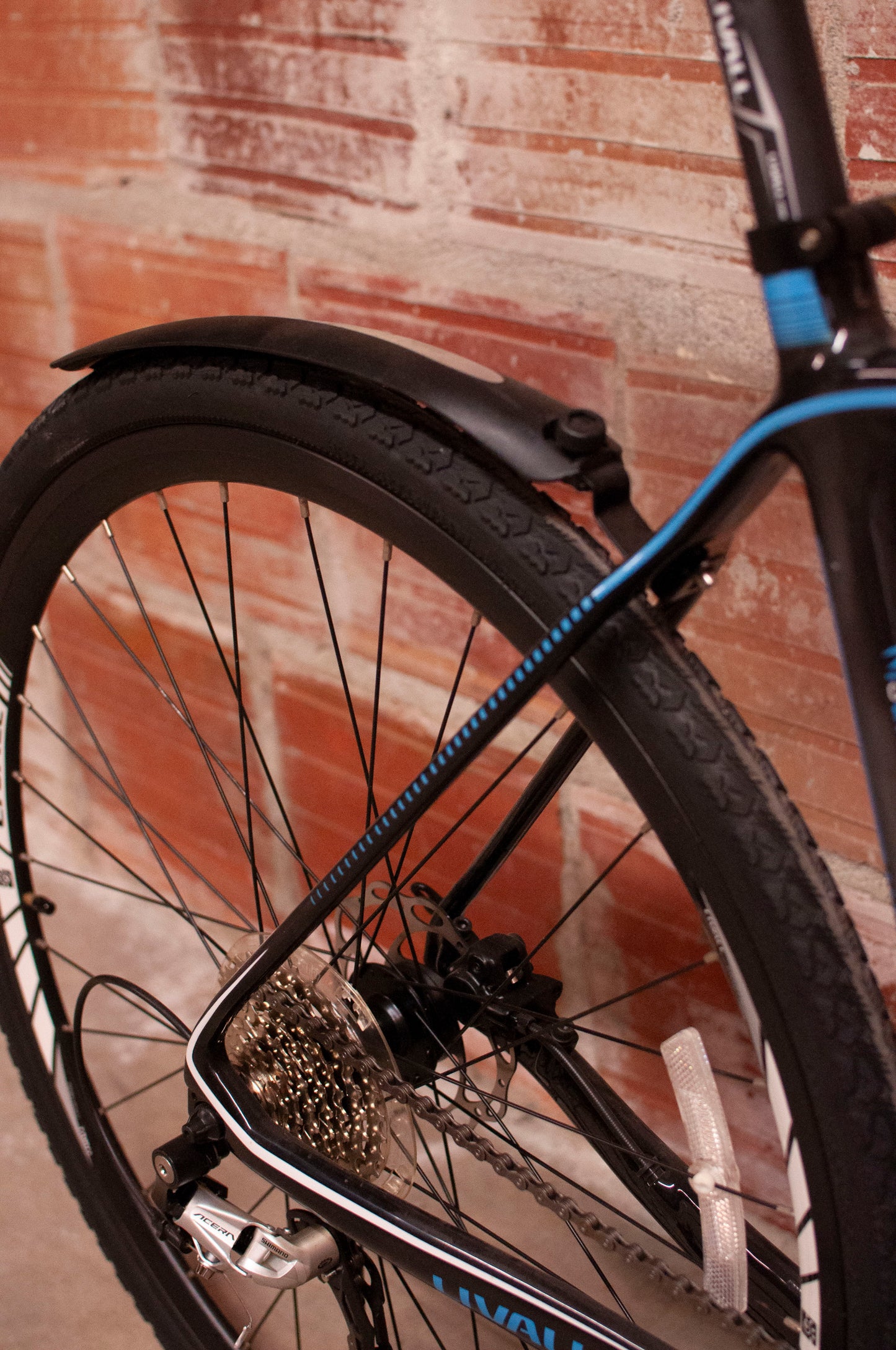 Livall Mustang Carbon Smart Cyclocross Bike, Black and Blue, 47 cm