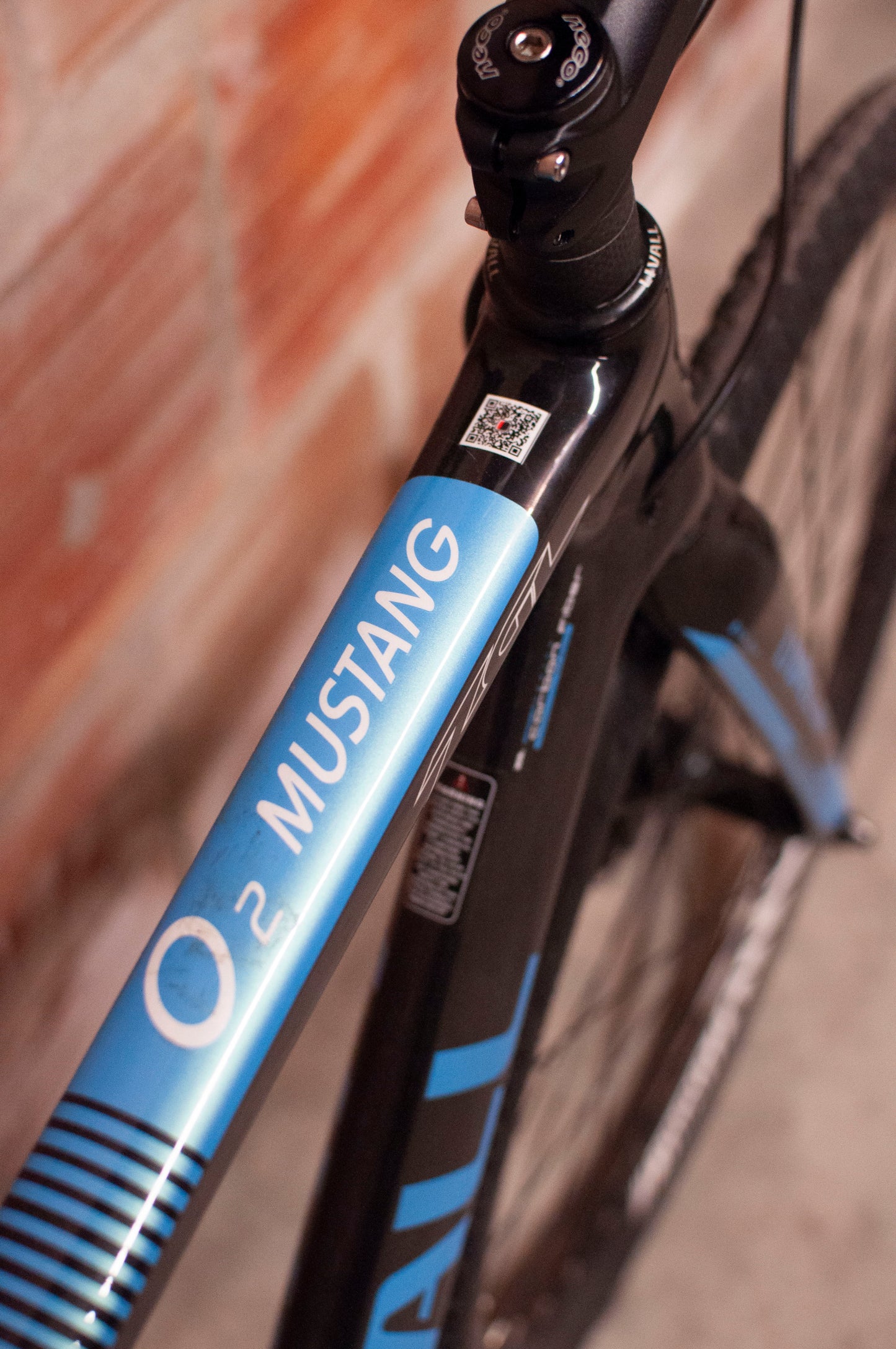 Livall Mustang Carbon Smart Cyclocross Bike, Black and Blue, 47 cm