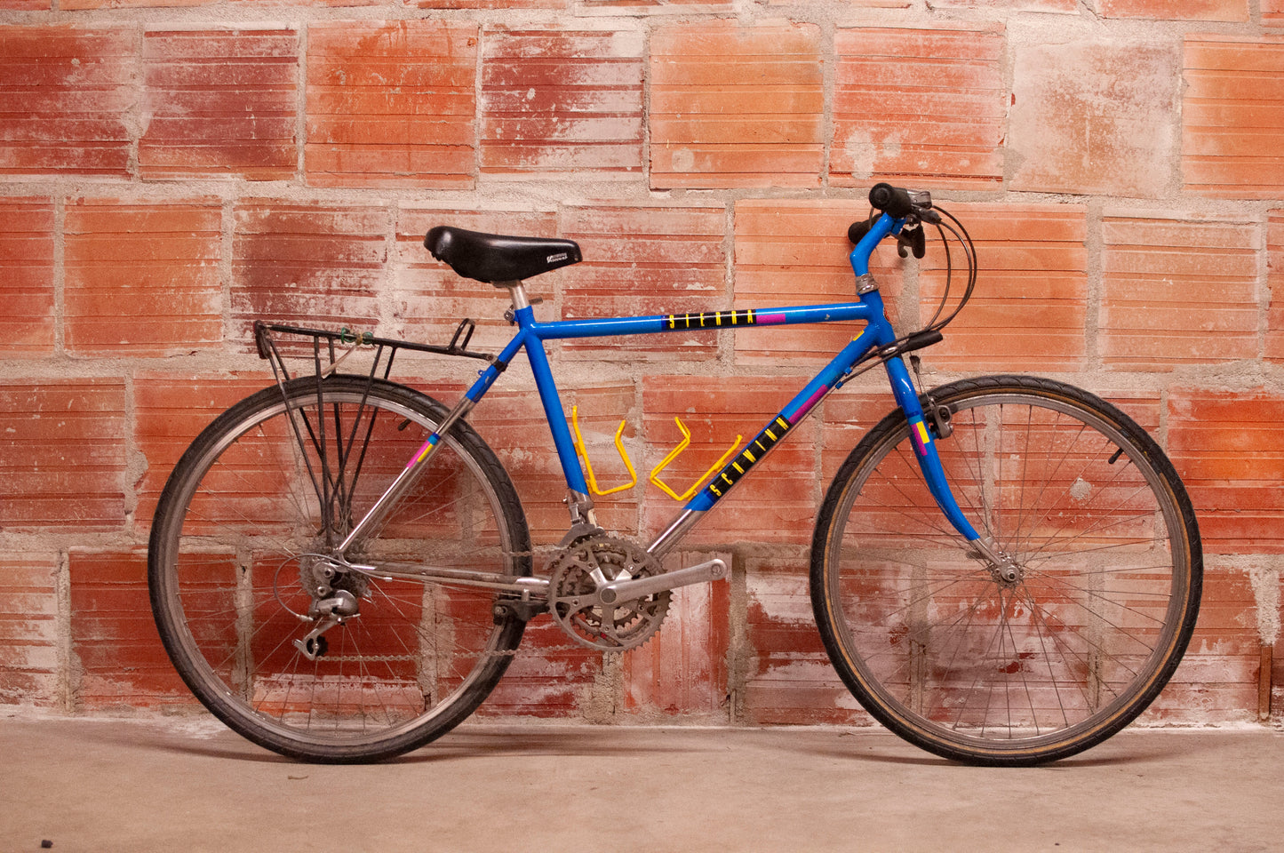 Schwinn Sierra Commuter Bike, Blue & Yellow, 44 cm