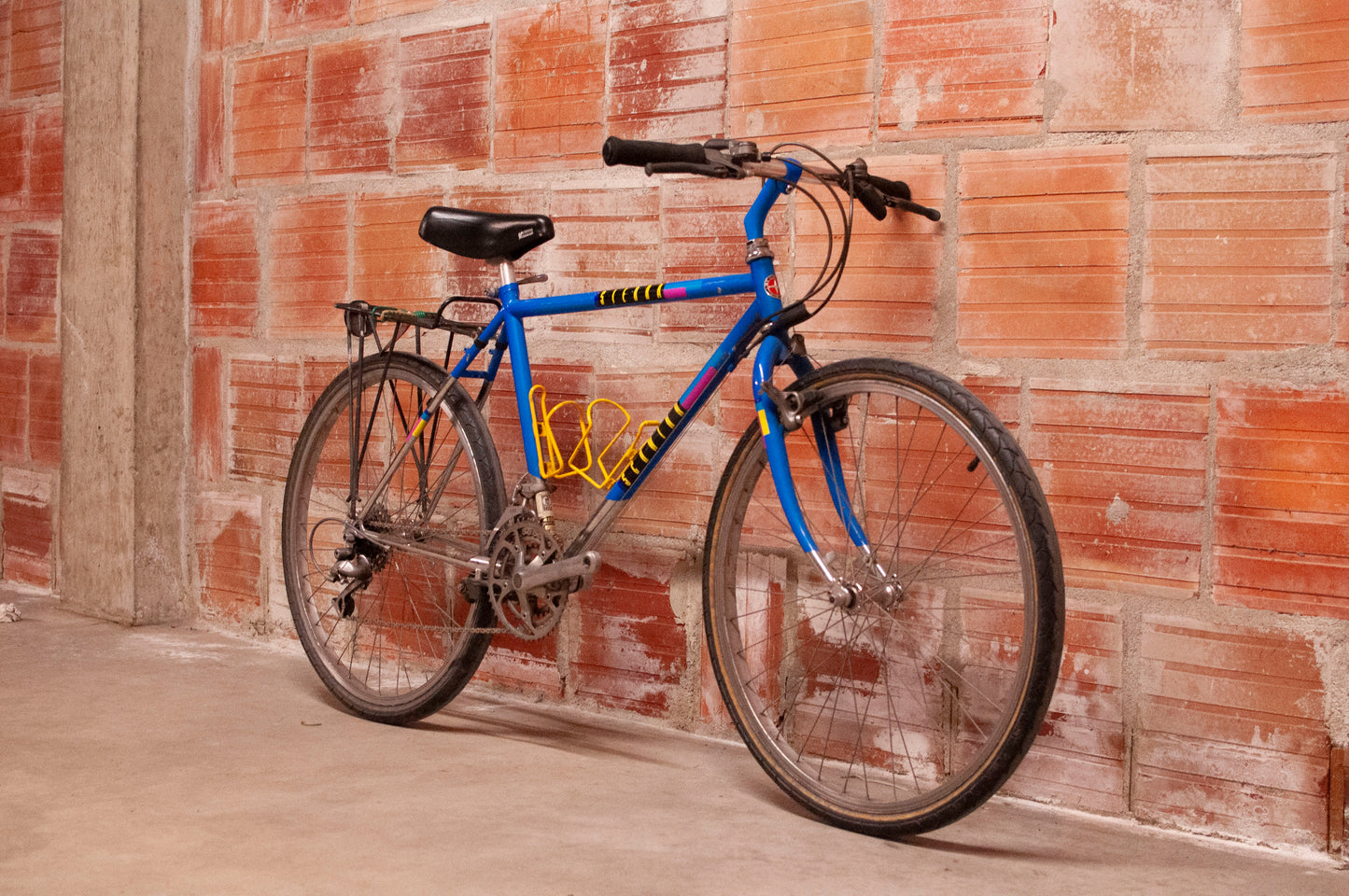 Schwinn Sierra Commuter Bike, Blue & Yellow, 44 cm