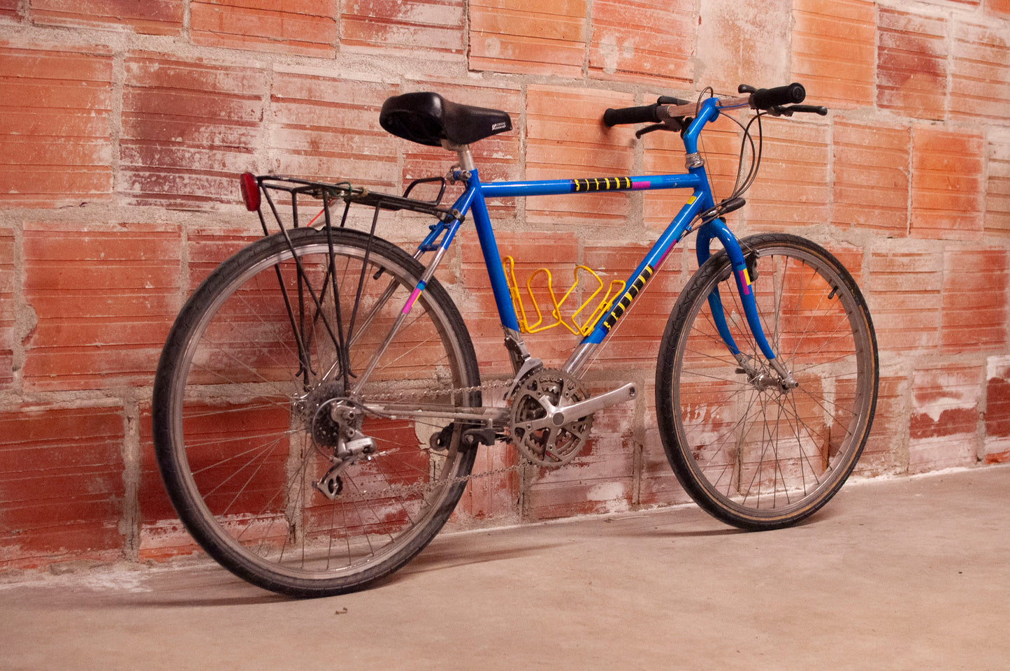 Schwinn Sierra Commuter Bike, Blue & Yellow, 44 cm