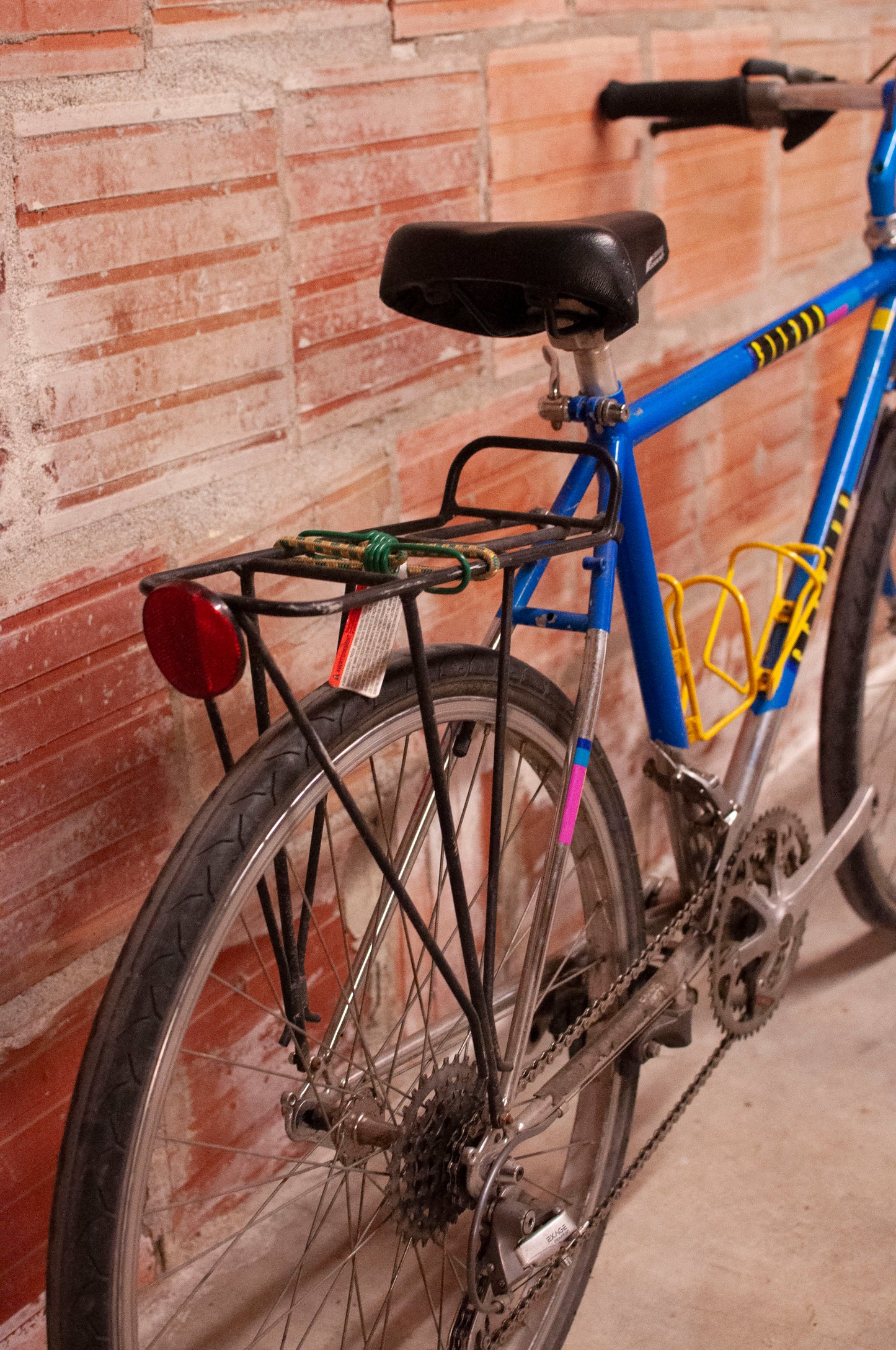 Schwinn Sierra Commuter Bike, Blue & Yellow, 44 cm