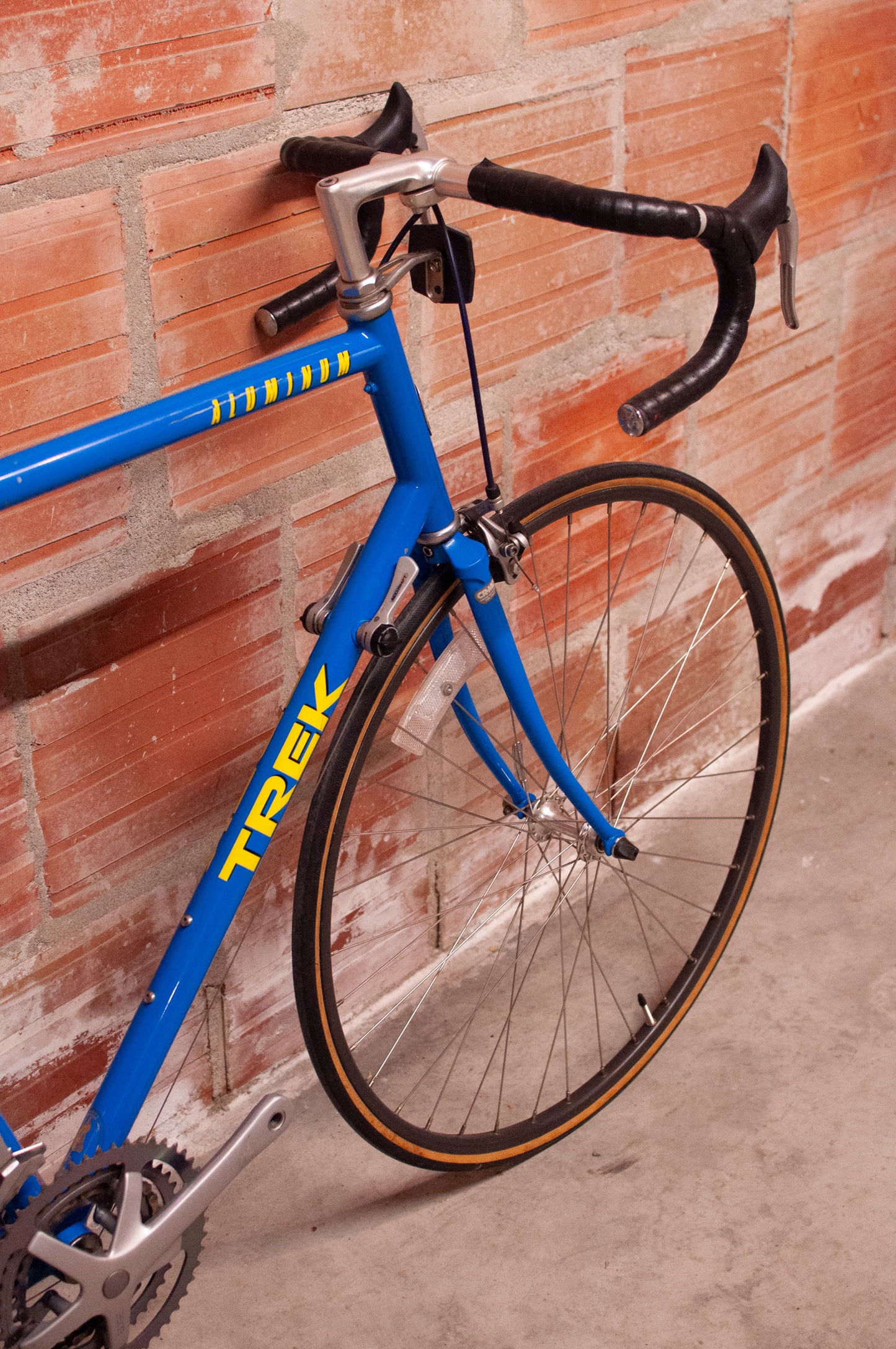 Trek 1100 Aluminum Road Bike, 61 cm/XL, Blue and Yellow
