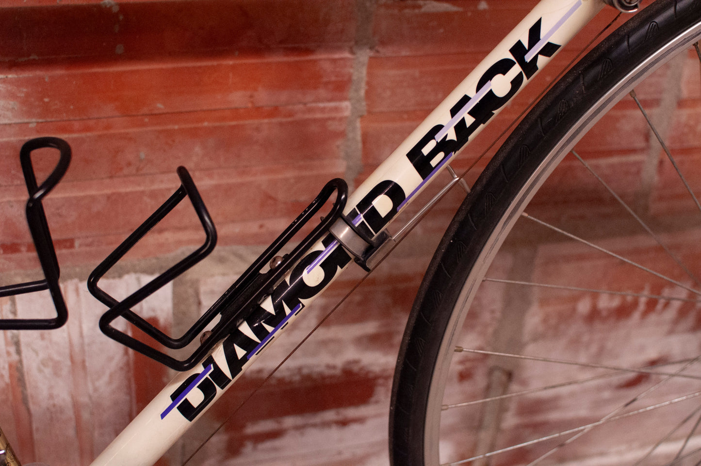 Diamondback Centurion Designed Momentum Vintage Road bike, Cream w black/blue/purple, 57 cm/Large
