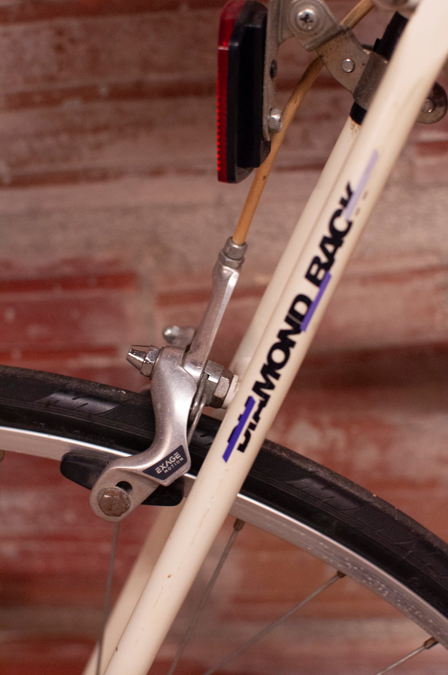 Diamondback Centurion Designed Momentum Vintage Road bike, Cream w black/blue/purple, 57 cm/Large