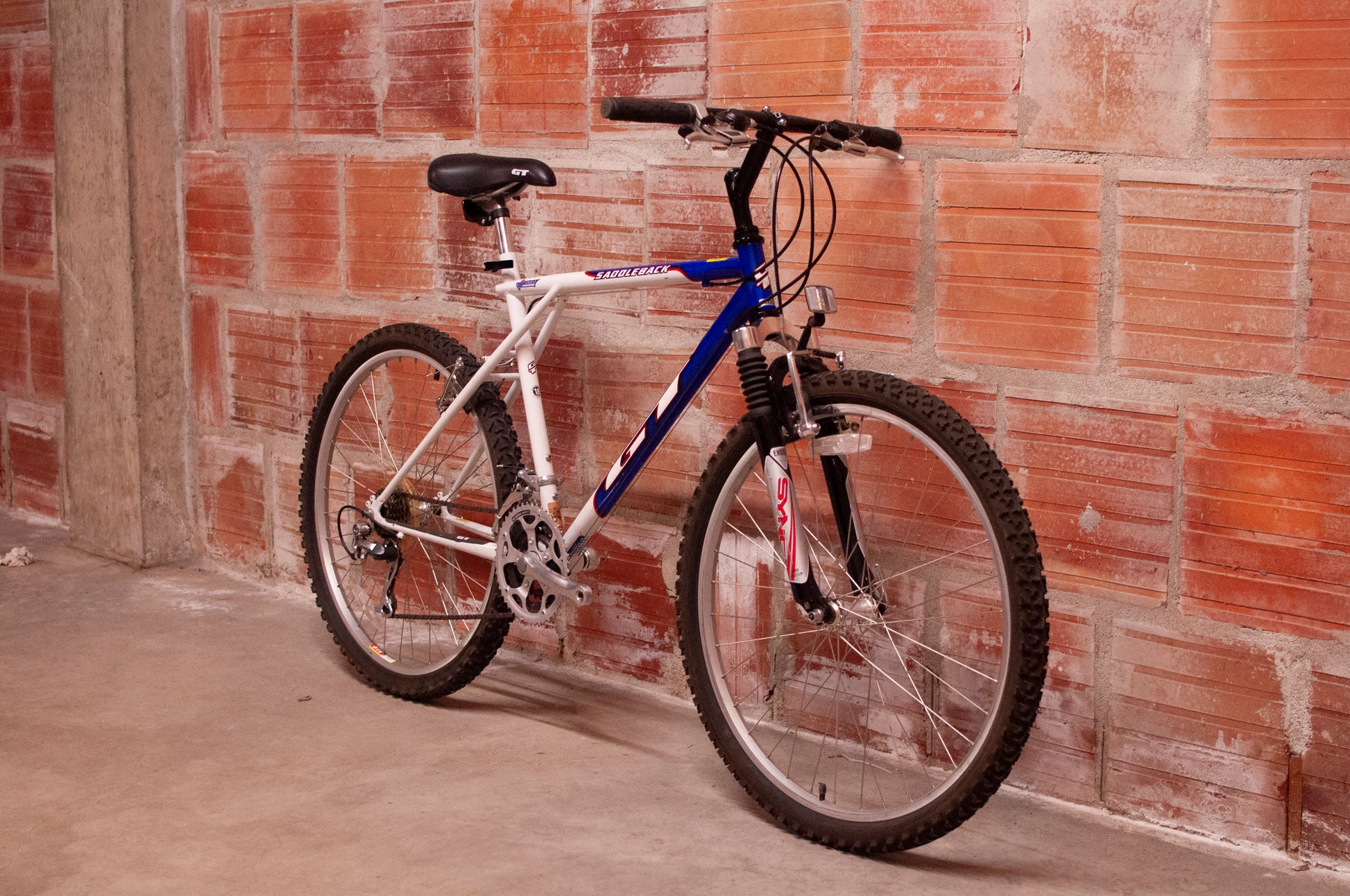gt pedal bike GT Saddleback Hardtail MTB, blue, white and red, 18 in/Medium – Cycle & Coffee