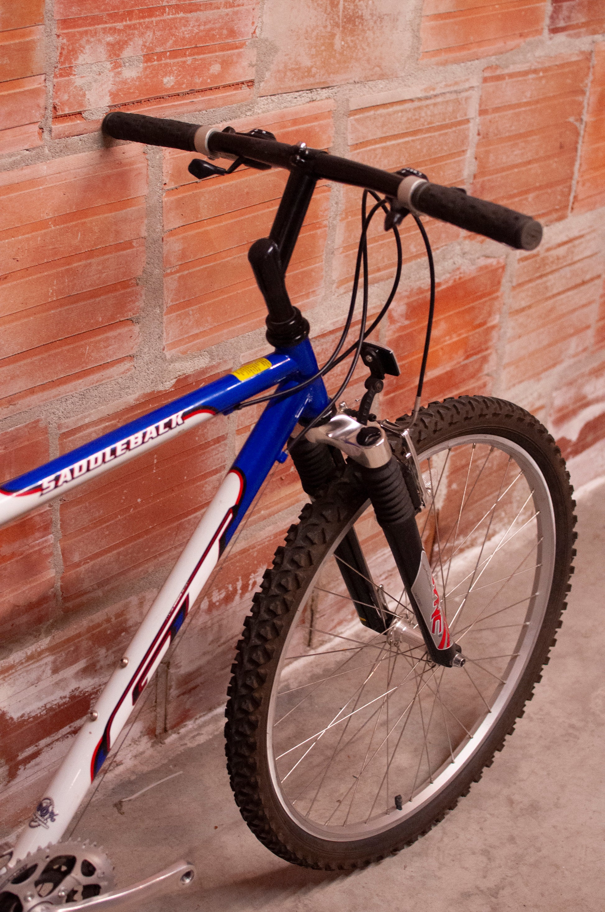 saddleback gt bicycle GT Saddleback Hardtail MTB, blue, white and red, 18 in/Medium – Cycle & Coffee