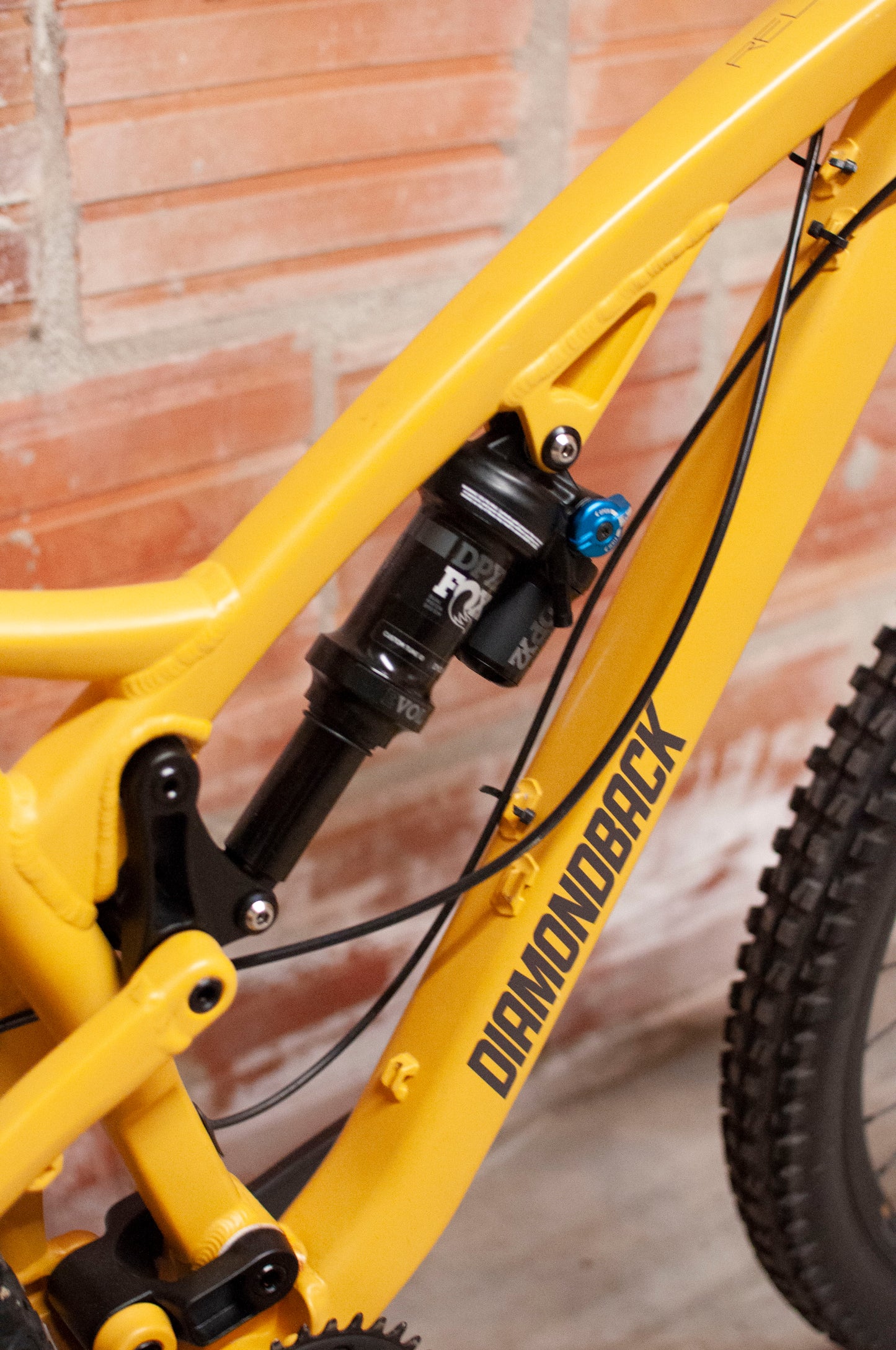 Diamondback Release 3 Full Suspension Mountain Bike, MD, Mustard