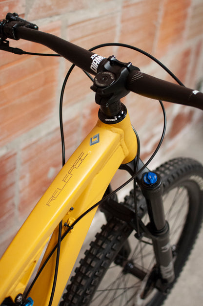 Diamondback Release 3 Full Suspension Mountain Bike, MD, Mustard