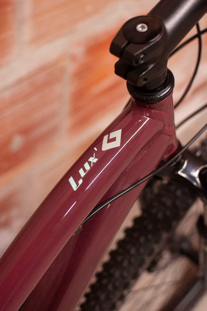 Diamondback Lux 1 Aluminum Women's Crosscountry/Hardtail Mountain Bike, Maroon, M