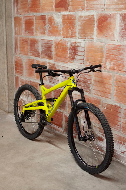 Diamondback Atroz 3 Full Suspension Mountain Bike, MD/44cm, Yellow
