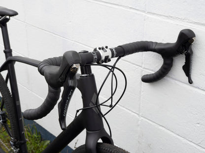 2019 Diamondback Haanjo 7C Carbon Fiber Gravel Bike, Matte Black, Large/56cm  (unused display bike)