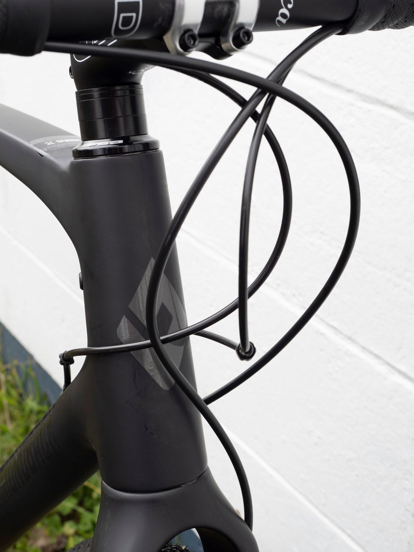 2019 Diamondback Haanjo 7C Carbon Fiber Gravel Bike, Matte Black, Large/56cm  (unused display bike)