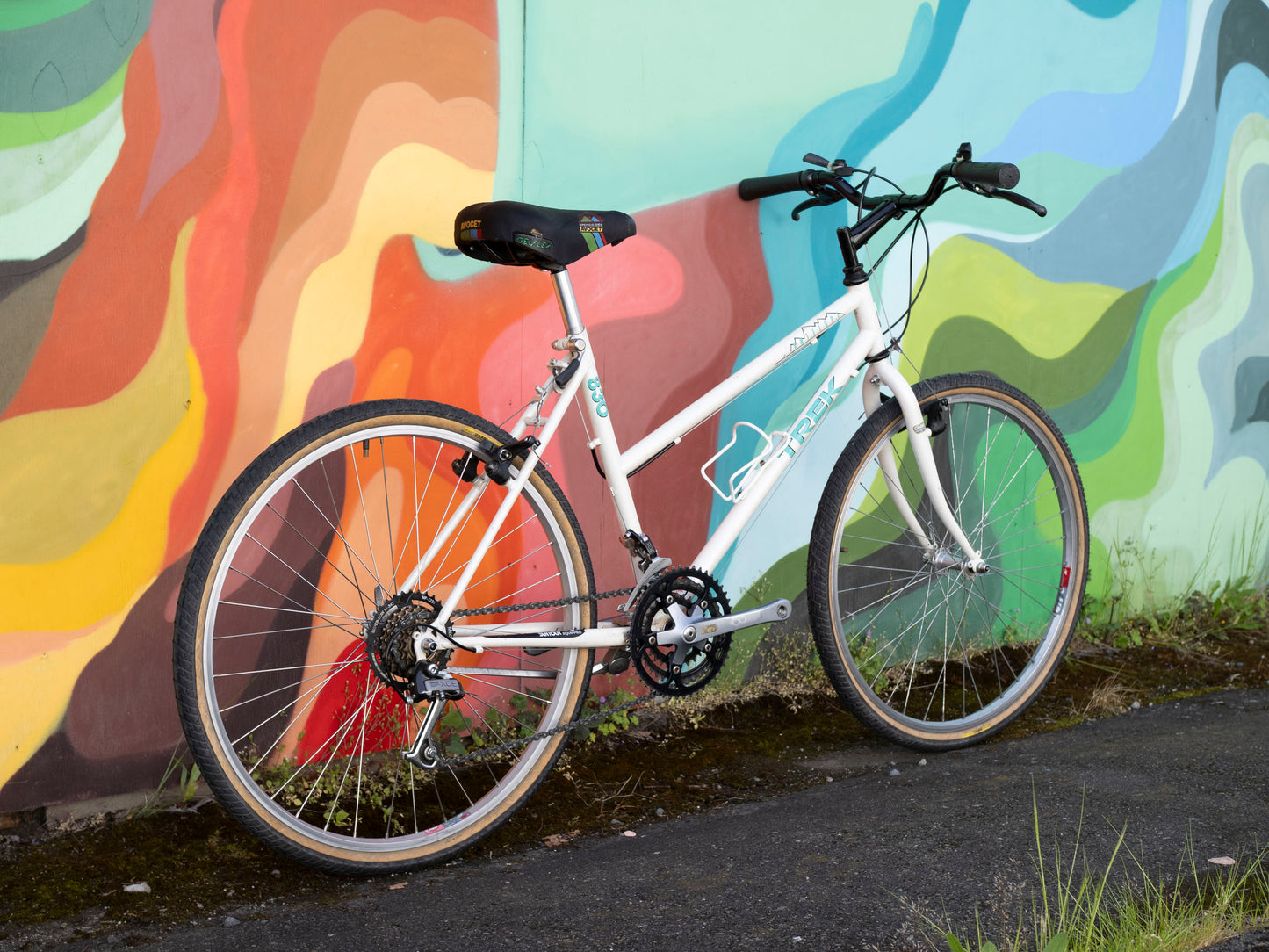 Early 90's Trek Antelope 830 Step-Thru Bike, White & Teal, 46cm