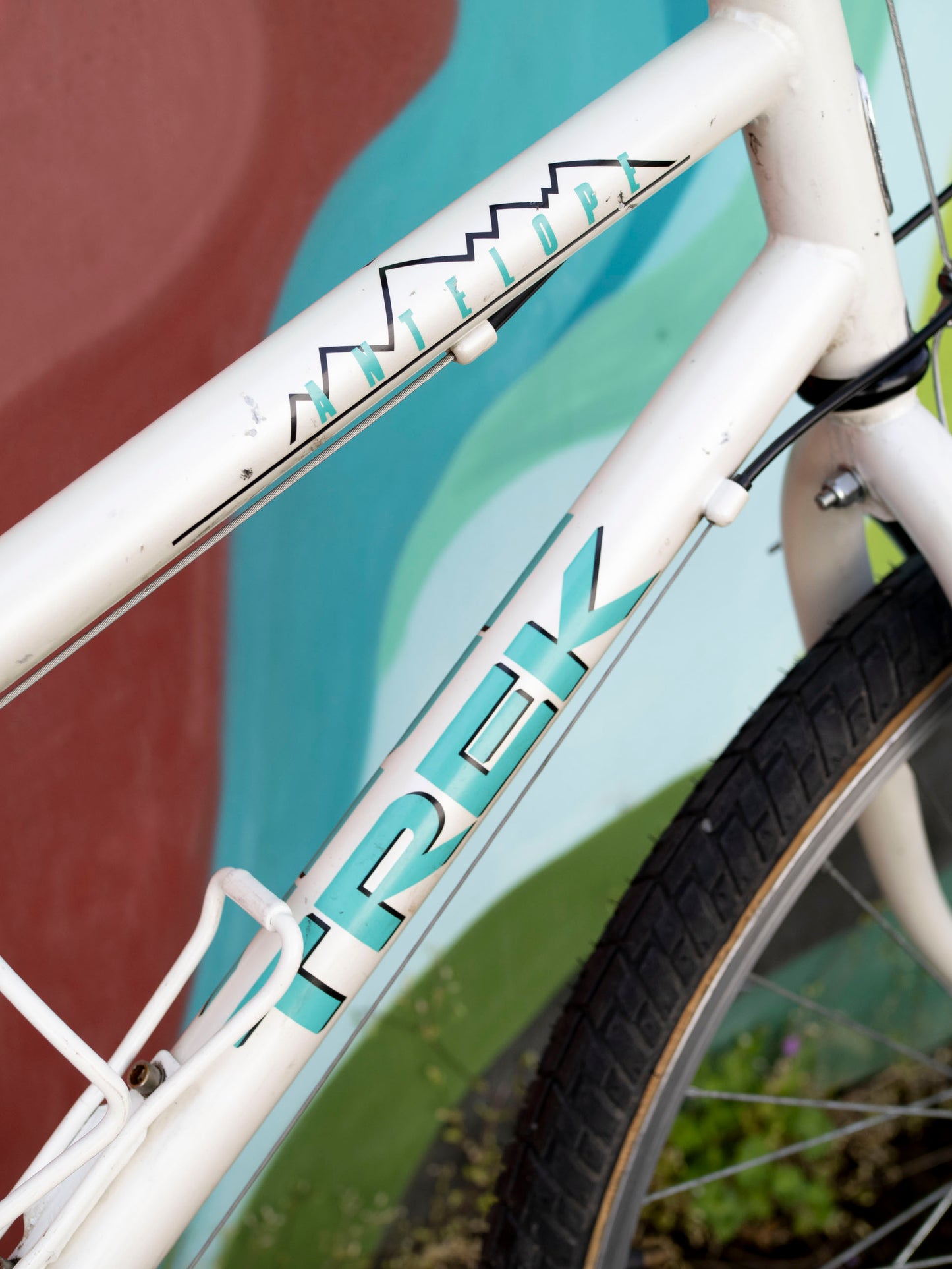 Early 90's Trek Antelope 830 Step-Thru Bike, White & Teal, 46cm