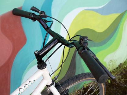 Early 90's Trek Antelope 830 Step-Thru Bike, White & Teal, 46cm
