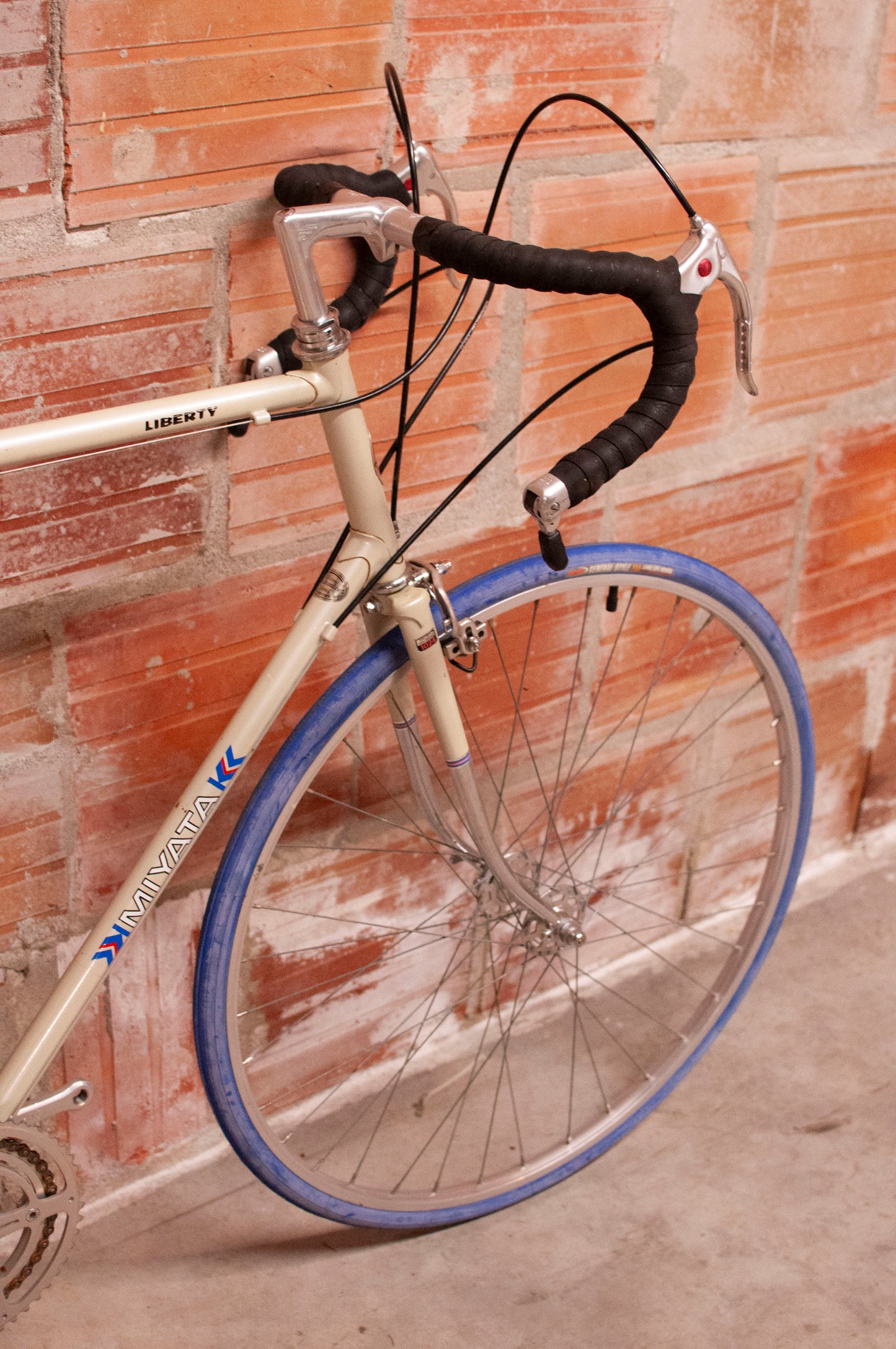 Miyata Liberty - Vintage Road Bike - white and blue - 62 cm frame