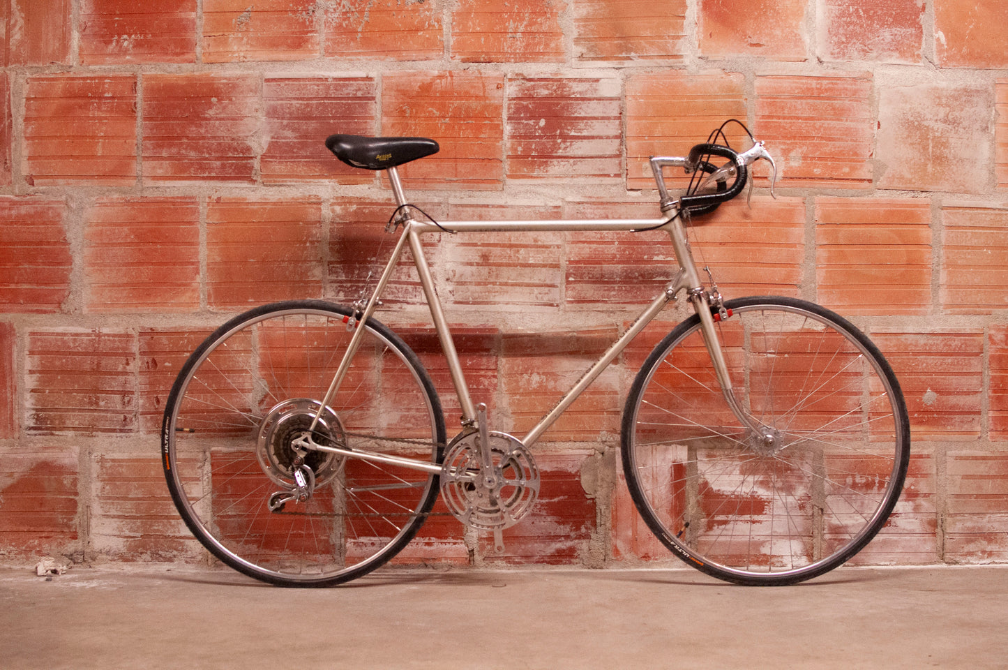 Schwinn Sports Tourer - Vintage Road Bike - Silver