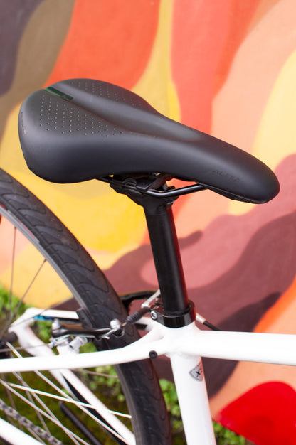 2019 Specialized Sirrus flat bar hybrid bike, White, Women's XS