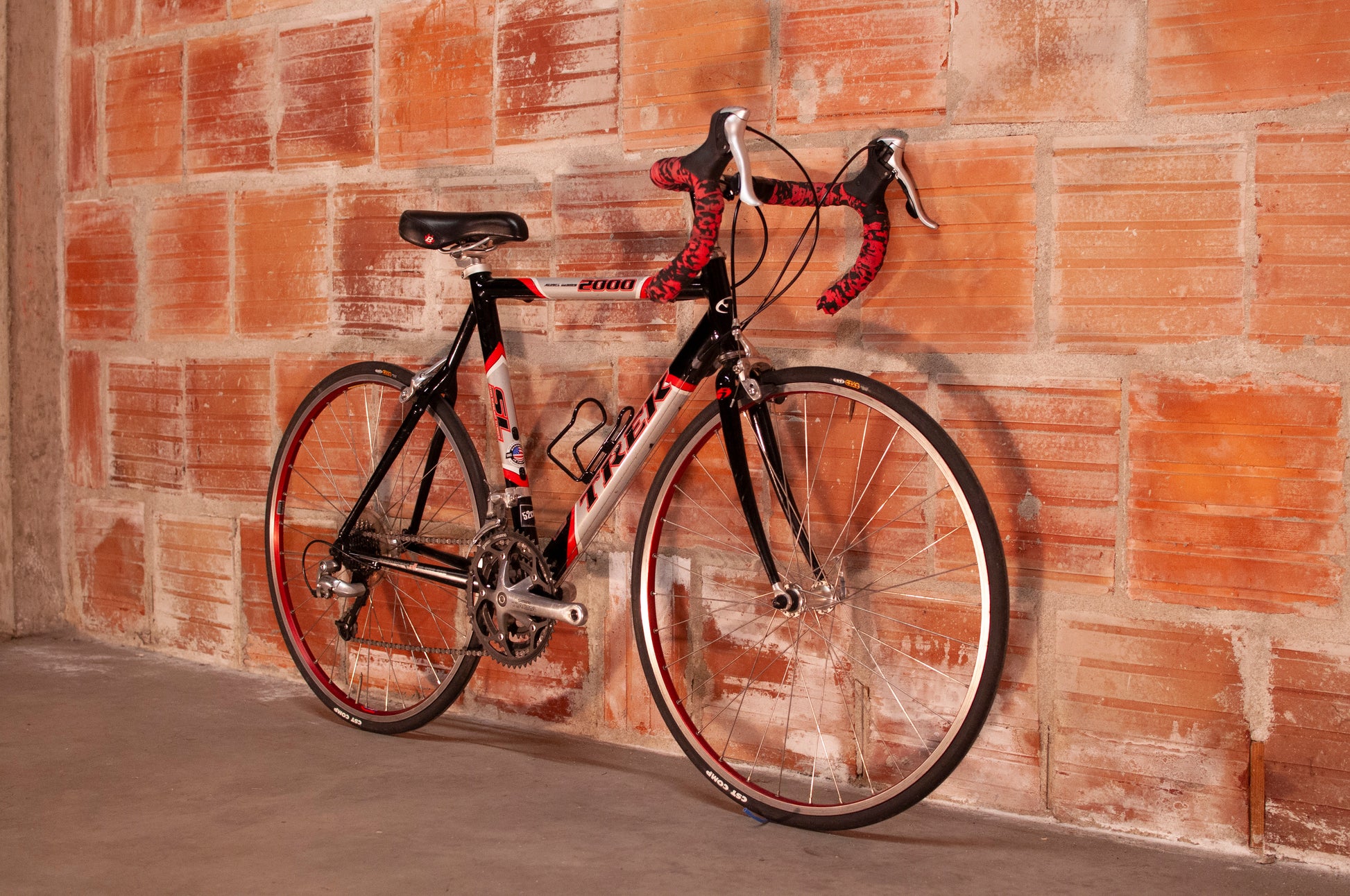 trek 2000 bicycle Trek Alpha Series 2000 Aluminum Road bike, black, silver & red, 52cm/S – Cycle & Coffee