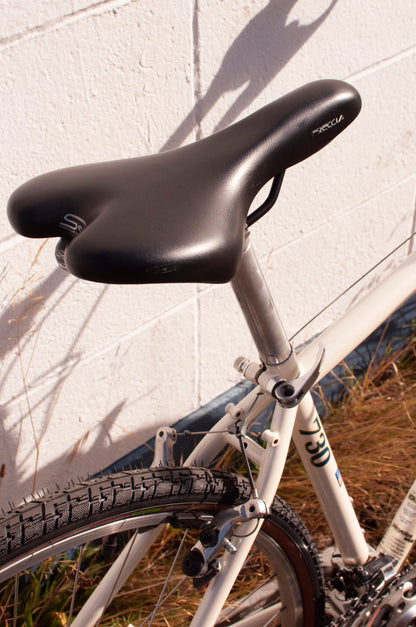 90s Trek 730 Multitrack Steel Hybrid bike, Pearl White & Navy Blue, 39cm/XS