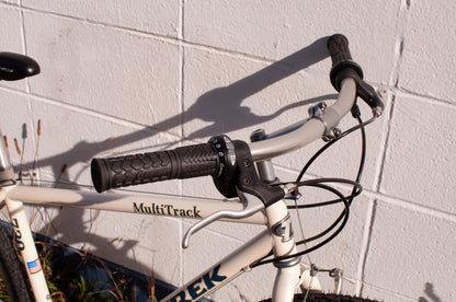 90s Trek 730 Multitrack Steel Hybrid bike, Pearl White & Navy Blue, 39cm/XS