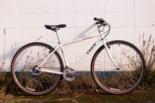 90s Trek 730 Multitrack Steel Hybrid bike, Pearl White & Navy Blue, 39cm/XS